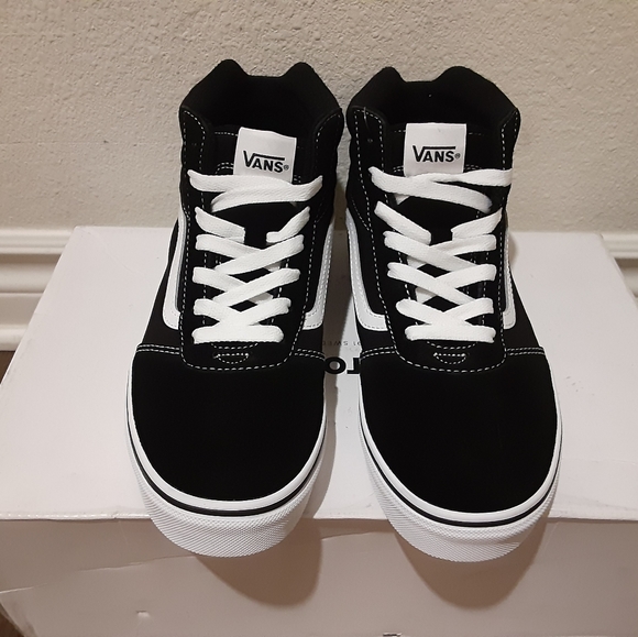 Vans - Picture 4 of 4